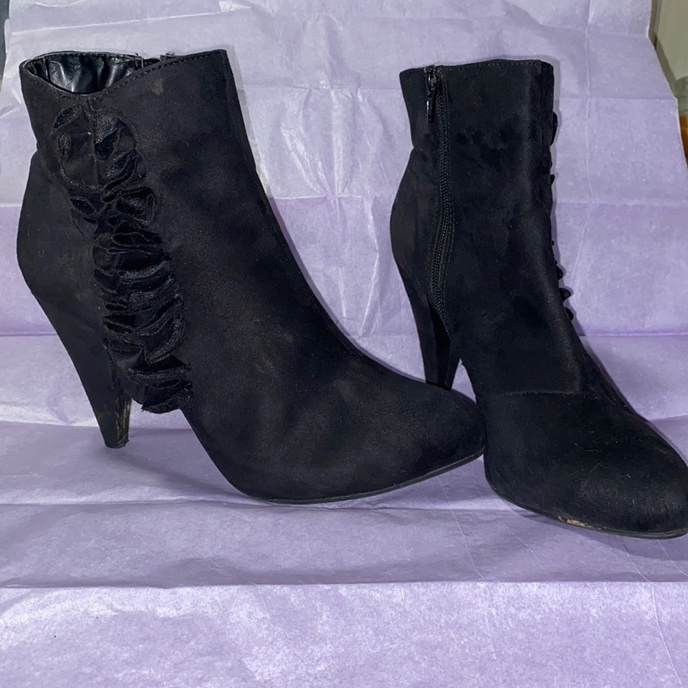 Woman’s Size 10 Ankle Boot